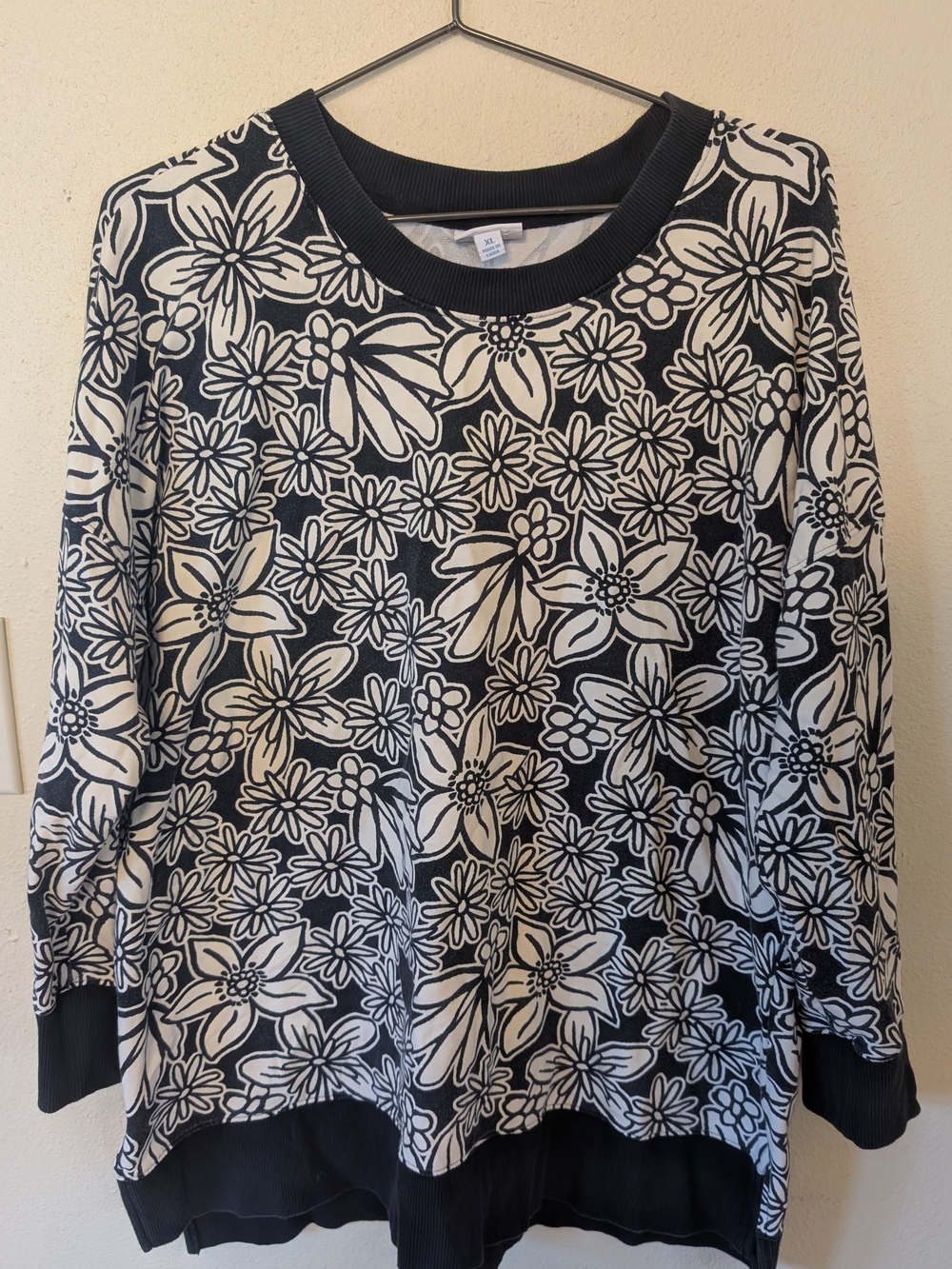LuLaRoe Black Crewneck Hannah Sweater XL